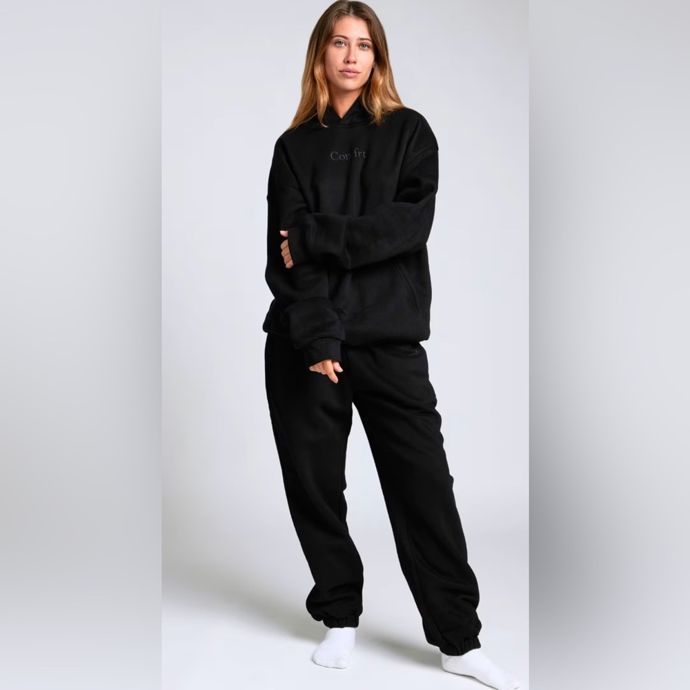 Cozy Fleece Women's Black Hoodie and Sweatpants Set